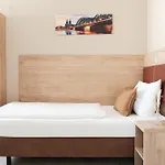The Square 4*