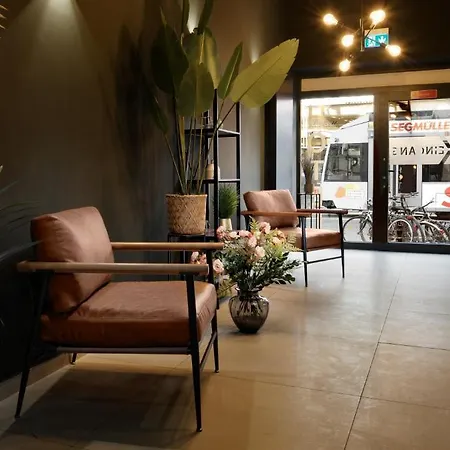 The Square 4*