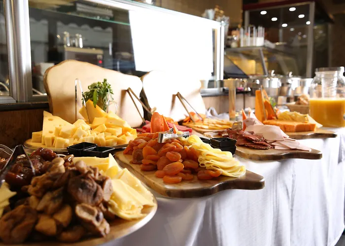 The Square فندق 4*